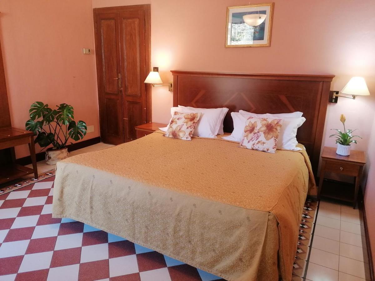 Hotel La Rondinella كانيرو ريفييرا المظهر الخارجي الصورة