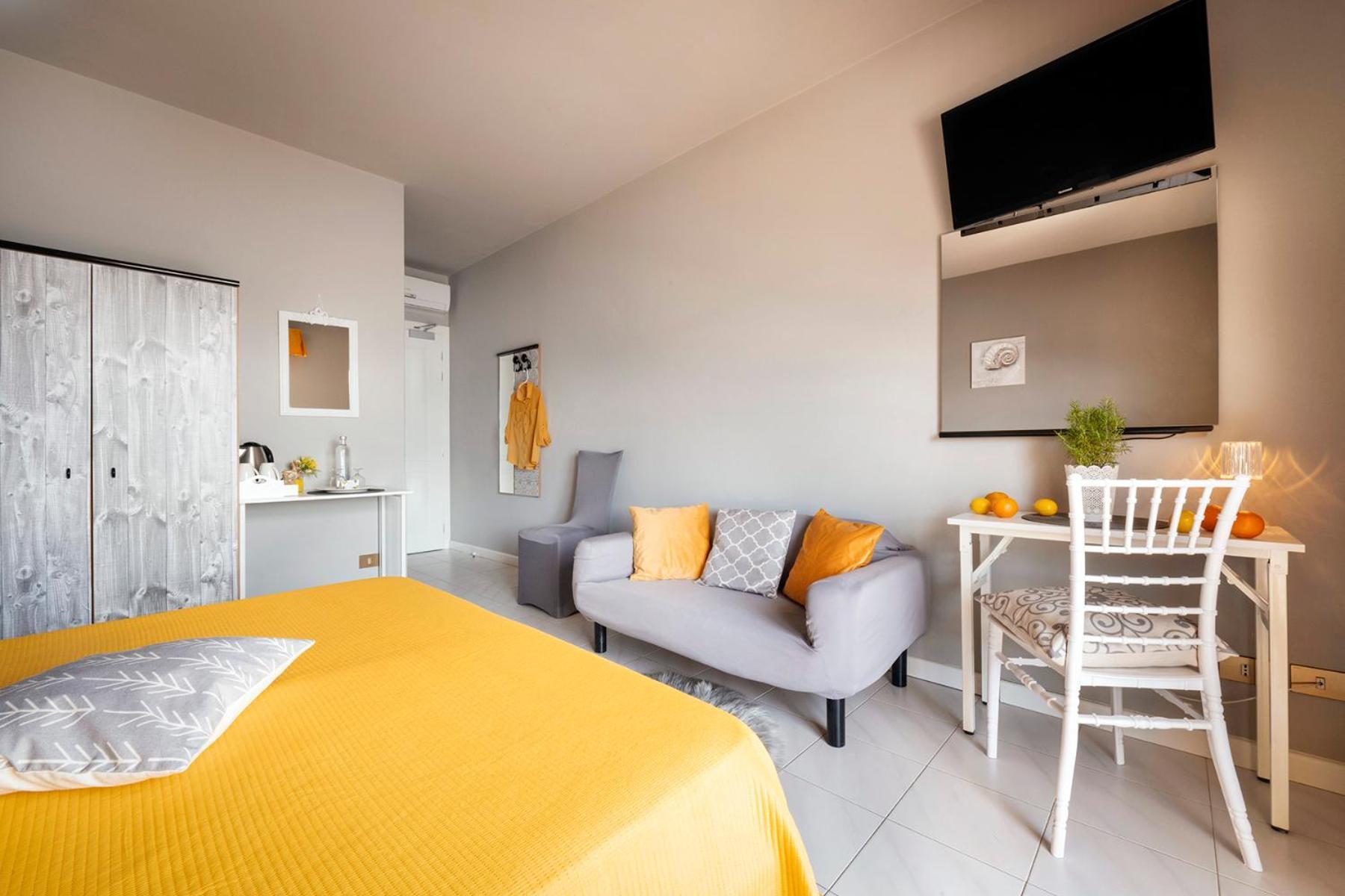 Hotel La Rondinella كانيرو ريفييرا المظهر الخارجي الصورة