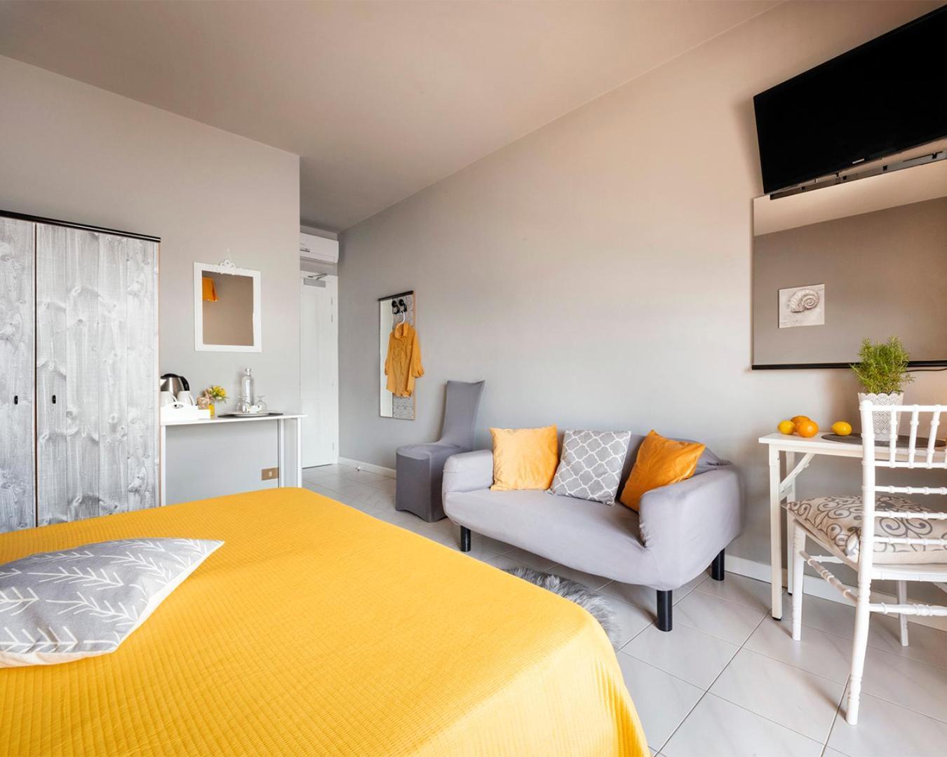 Hotel La Rondinella كانيرو ريفييرا المظهر الخارجي الصورة